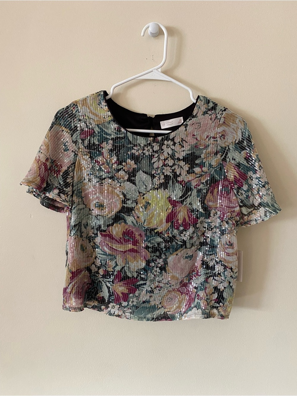 LC Lauren Conrad Floral Sequin Short Sleeve Flowy Top in Multicolor
